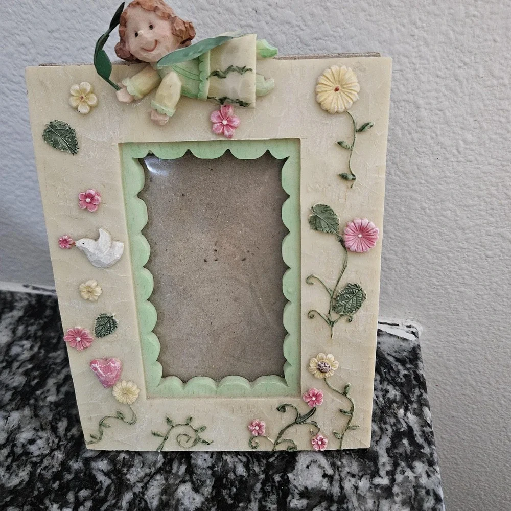 vintage Elizabeth Andrews‎ Ltd. Angel 3DGarden themed resin picture frame